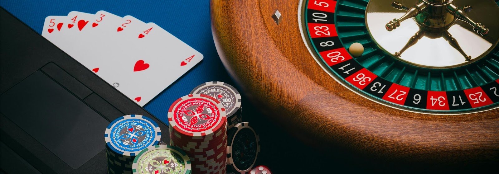 winning poker hands with five cards forming a straigh flush